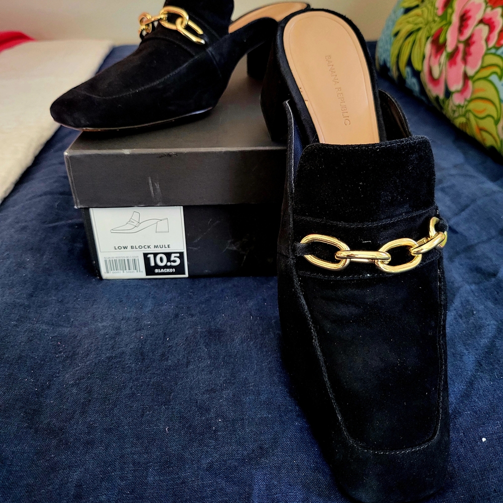 GUCCI-ISH... Banana Republic Black Suede Mules with Gold Chain